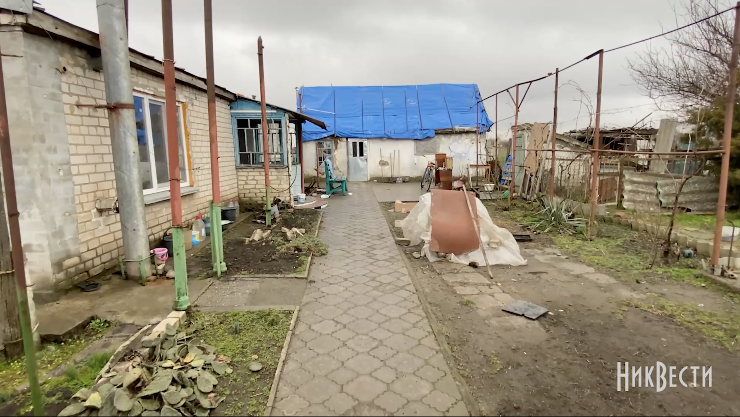 Будинок та двір жительки Посад-Покровського. Тут Ольга В'ячеславівна ховалась з онуками від обстрілів росіян