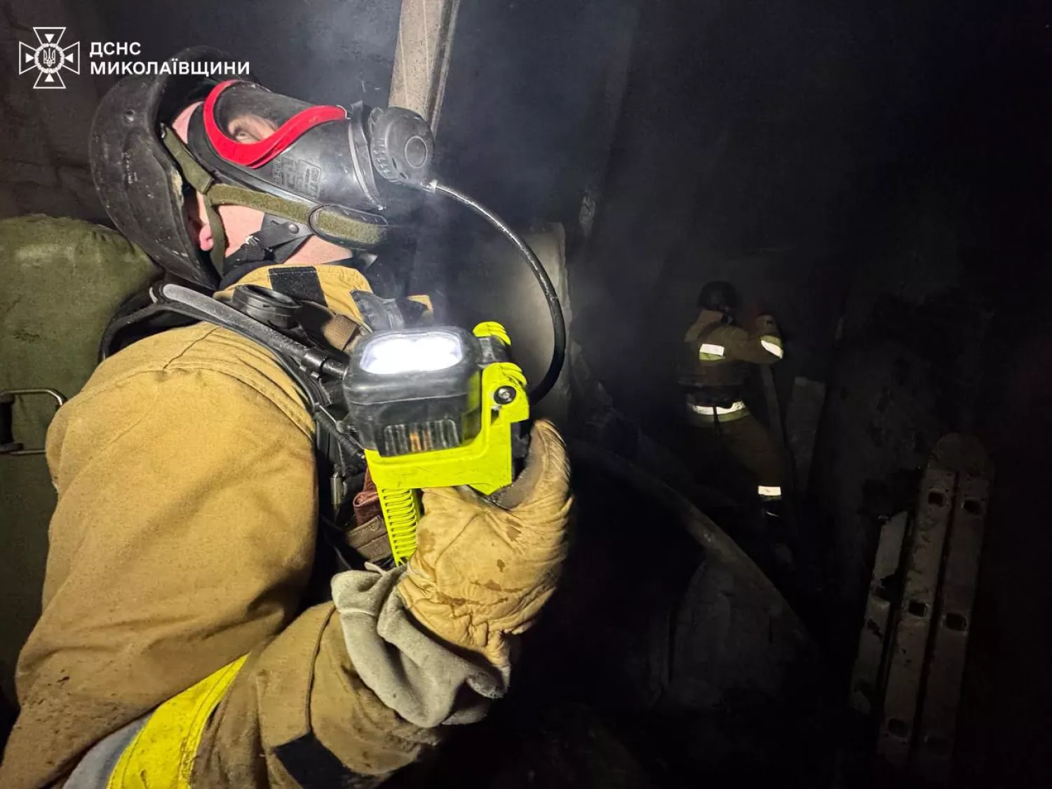 У Миколаєві ліквідували пожежі після ударів дронами в двох районах міста, фото: ДСНС