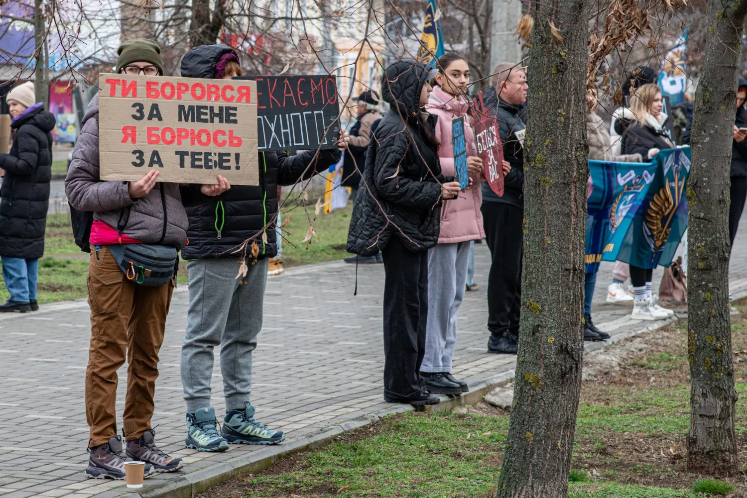«Не мовчи - полон вбиває»: у Миколаєві пройшов черговий мітинг на підтримку полонених та зниклих військових. Фото: Сергій Кононенко