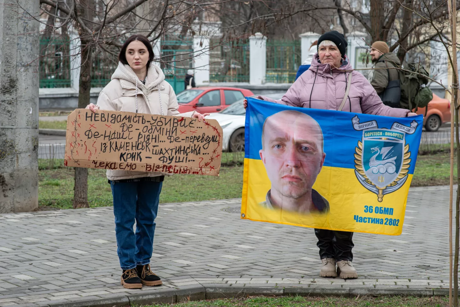 «Не мовчи - полон вбиває»: у Миколаєві пройшов черговий мітинг на підтримку полонених та зниклих військових. Фото: Сергій Кононенко