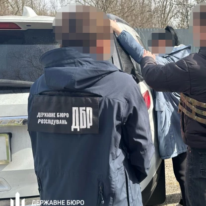 Слідчі дії у справі про хабарництво на Одещині. Фото: ДБР