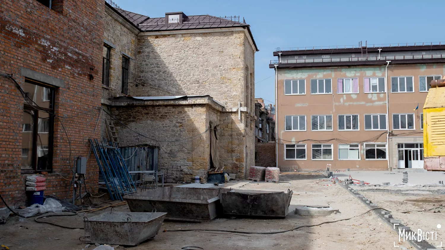 Процес відбудови миколаївської гімназії, березень 2025 року, фото «NikVesti»