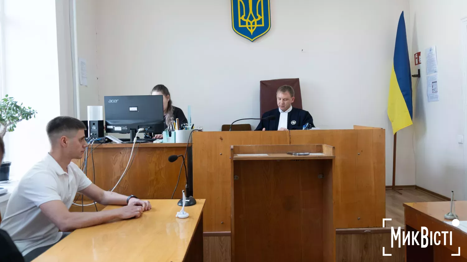 На засідання 22 квітня у Вітовському районному суді підозрюваний не зʼявився. Фото: «МикВісті»