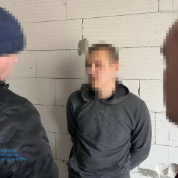 Затриманні, яких підозрюють у підпалах в Одесі. Фото: Одеська обласна прокуратура