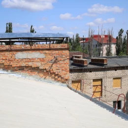 У Миколаєві відновили дах будинку. Фото: Миколаївська міська рада