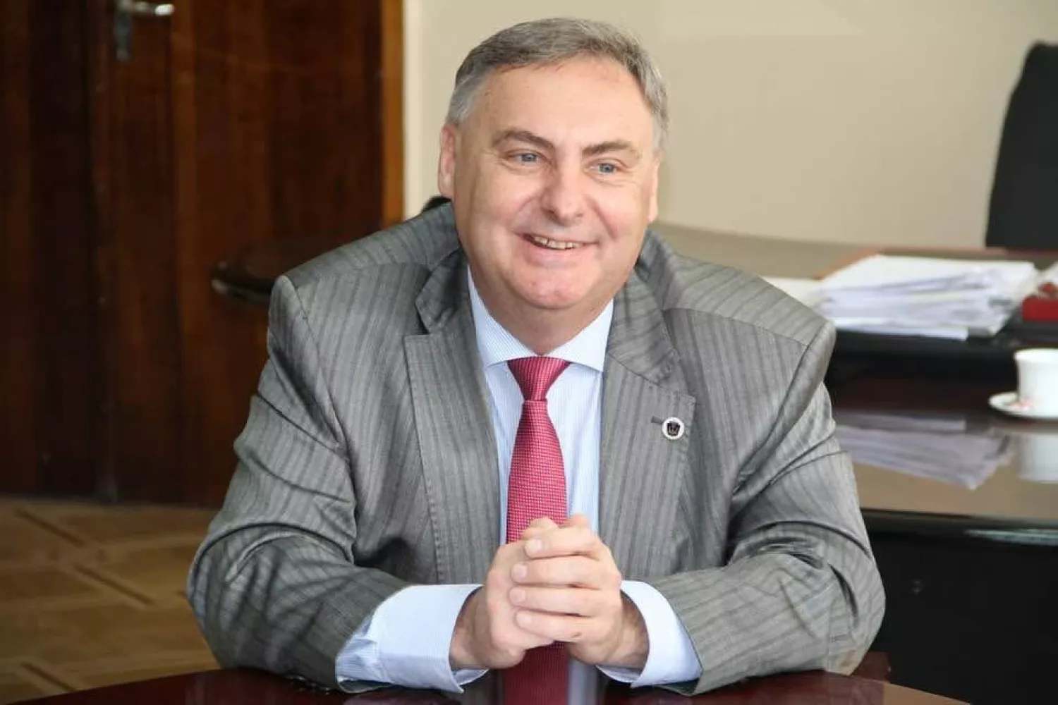 Ректору Національного університету кораблебудування імені адмірала Макарова. Фото: Facebook Миколаївські освітяни
