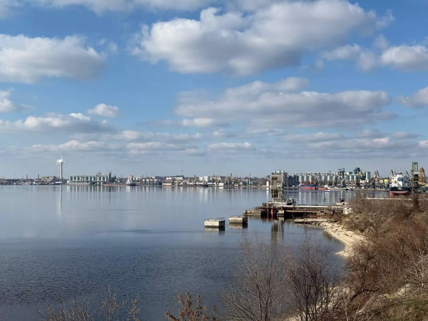 Морські порти Миколаєва не працюють уже більше трьох років, з початку повномасштабної війни, фото Анна Орлова, Google Maps